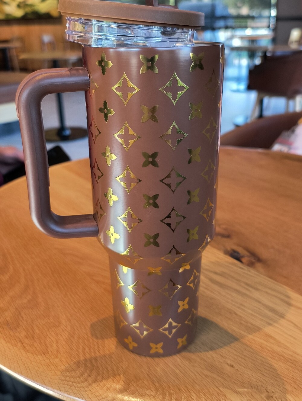Luxury 40 Oz Tumbler With Screw On Lid